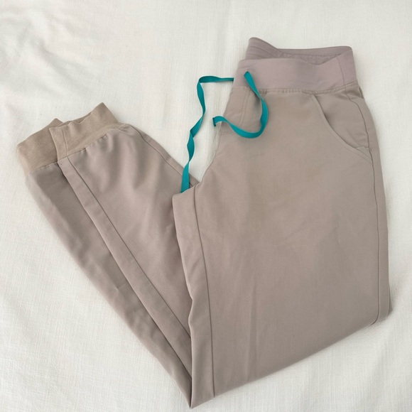 FIGS High Waisted Zamora Jogger Scrub Pants Tan Nude Boulder Size Medium - Picture 1 of 12